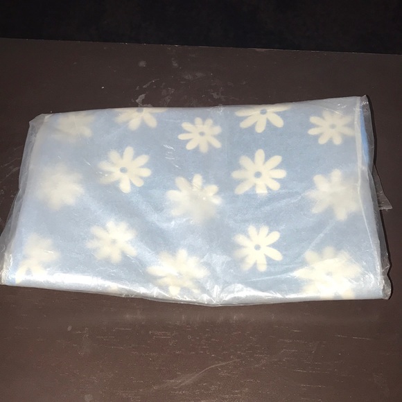 NWT Daisy travel bag - Picture 1 of 5
